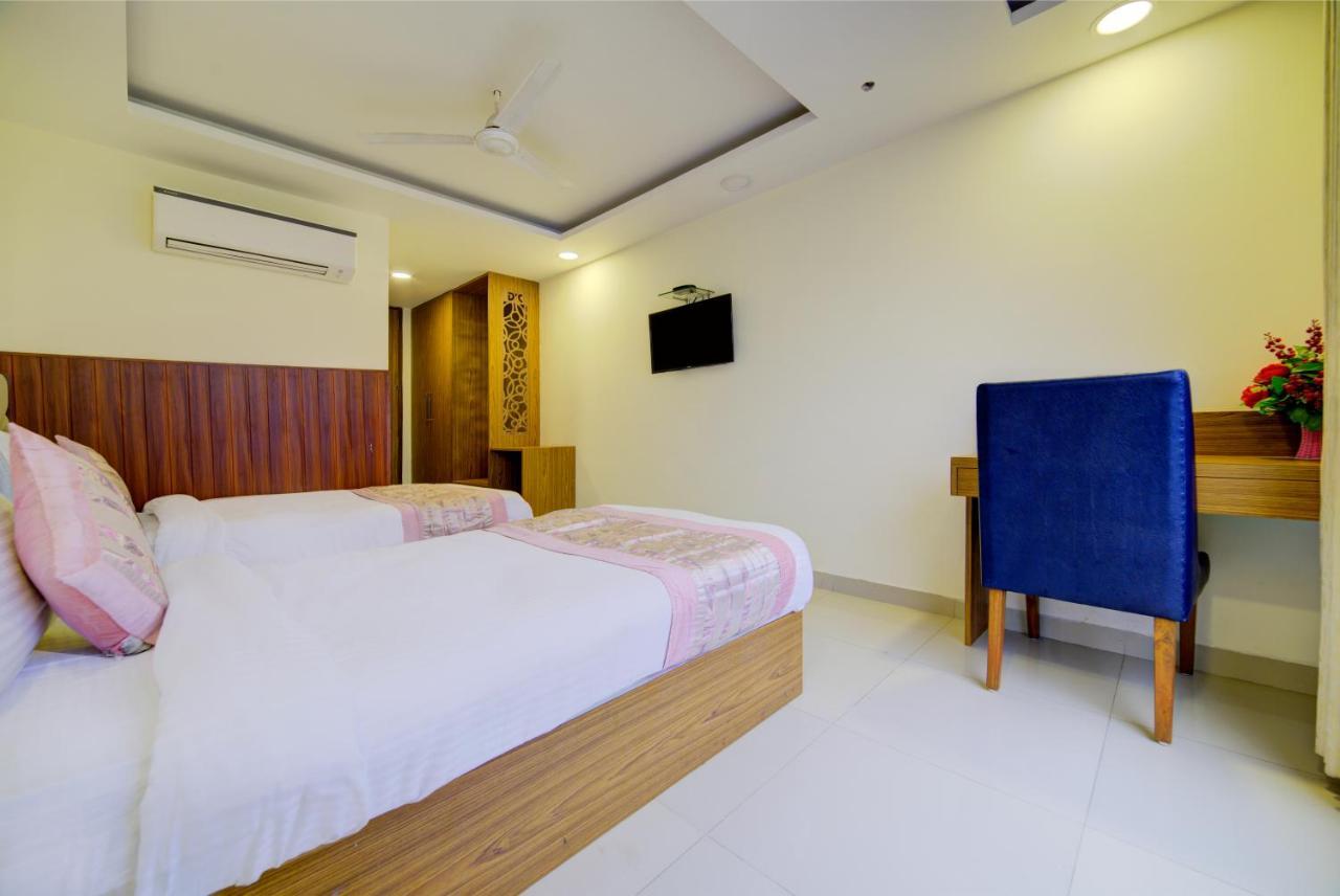 Hotel D'Capitol - Delhi Airport Νέο Δελχί Εξωτερικό φωτογραφία