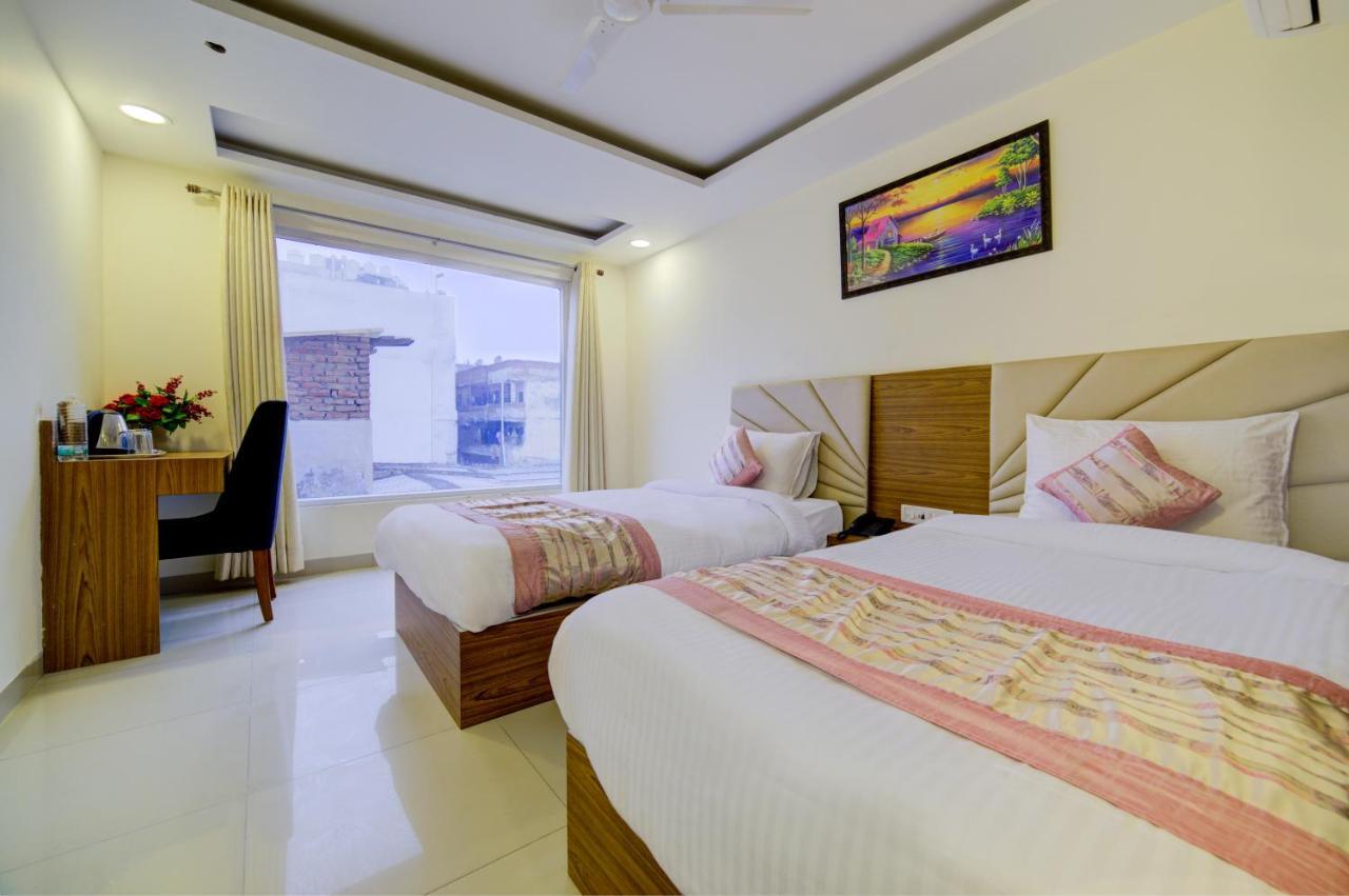 Hotel D'Capitol - Delhi Airport Νέο Δελχί Εξωτερικό φωτογραφία